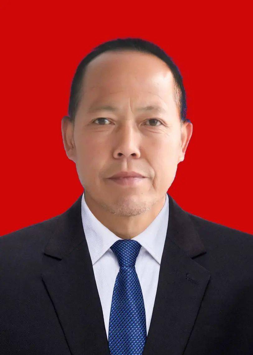 男,侗族,1963年9月生,中共党员,原万山区敖寨乡中华山村党支部书记