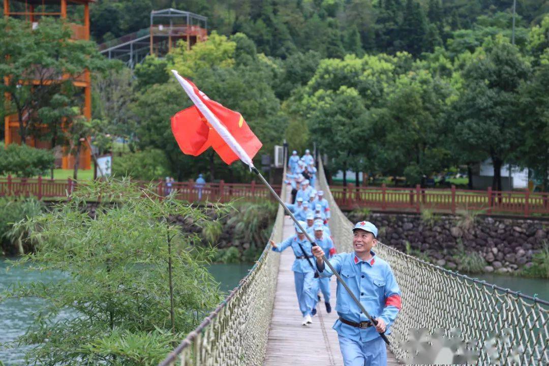 两岸三度营地承接企业团建成人拓展军事化军训魔训大型趣味运动会学生