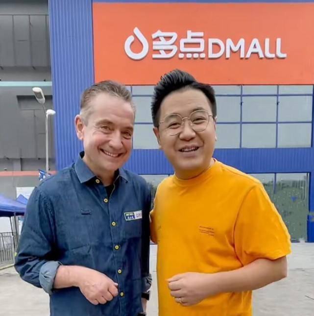 靠高端消费爆红,被人民日报点评,是炫富还是作秀?大LOGO什么来头?_美食_小视频_定位
