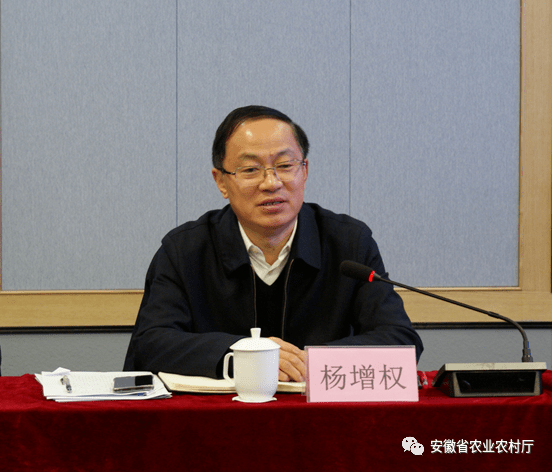 杨增权一行先后实地察看了庐江县白山镇同春村一级保护区"绿肥 优质稻