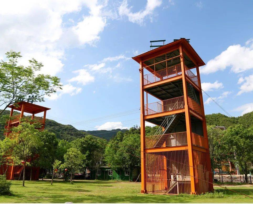两岸三度营地承接企业团建成人拓展军事化军训魔训大型趣味运动会学生
