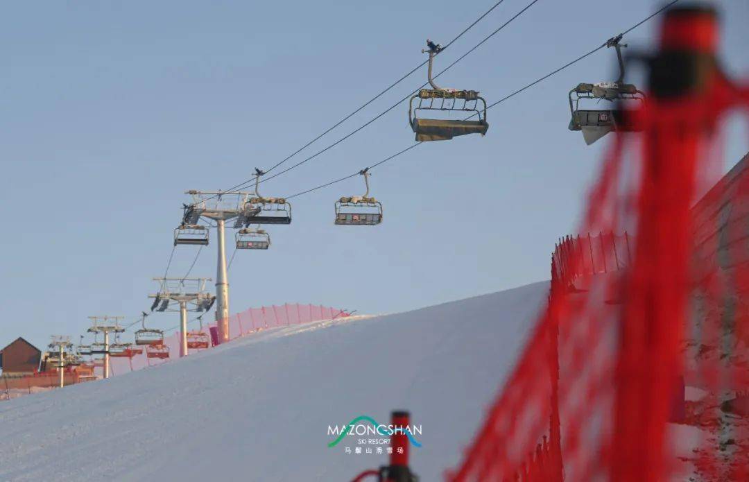 速围观！带你了解呼和谈球吧体育浩特市马鬃山滑雪场→(图2)