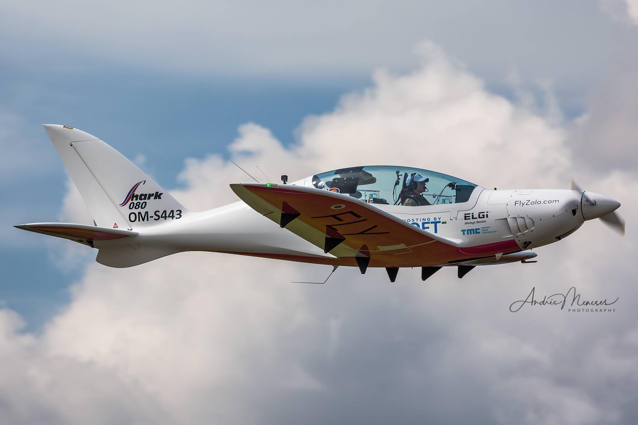 超轻型飞机"鲨鱼"是同级别飞机速度最快的机型,曾多次打破飞行速度
