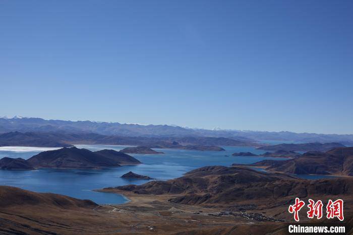 湖水|冬日羊卓雍措：湖水湛蓝，如诗如画