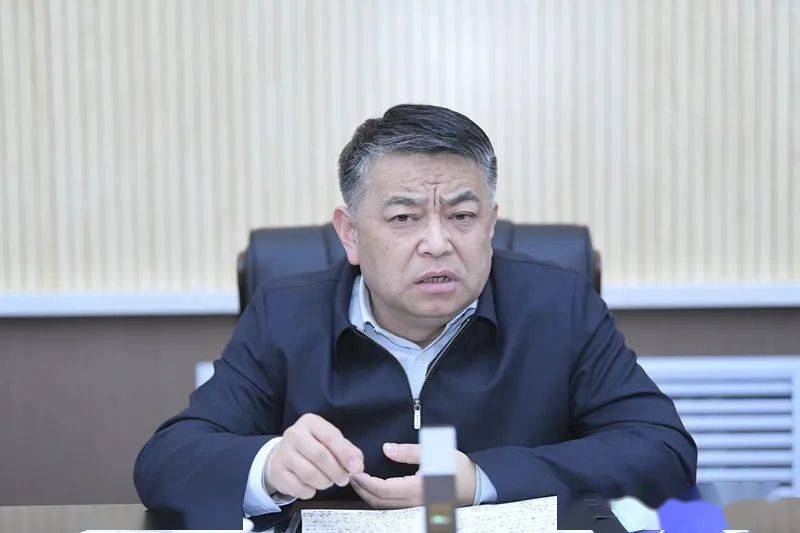 12月23日,旬邑县委书记王旭主持召开全县疫情防控专题会议.