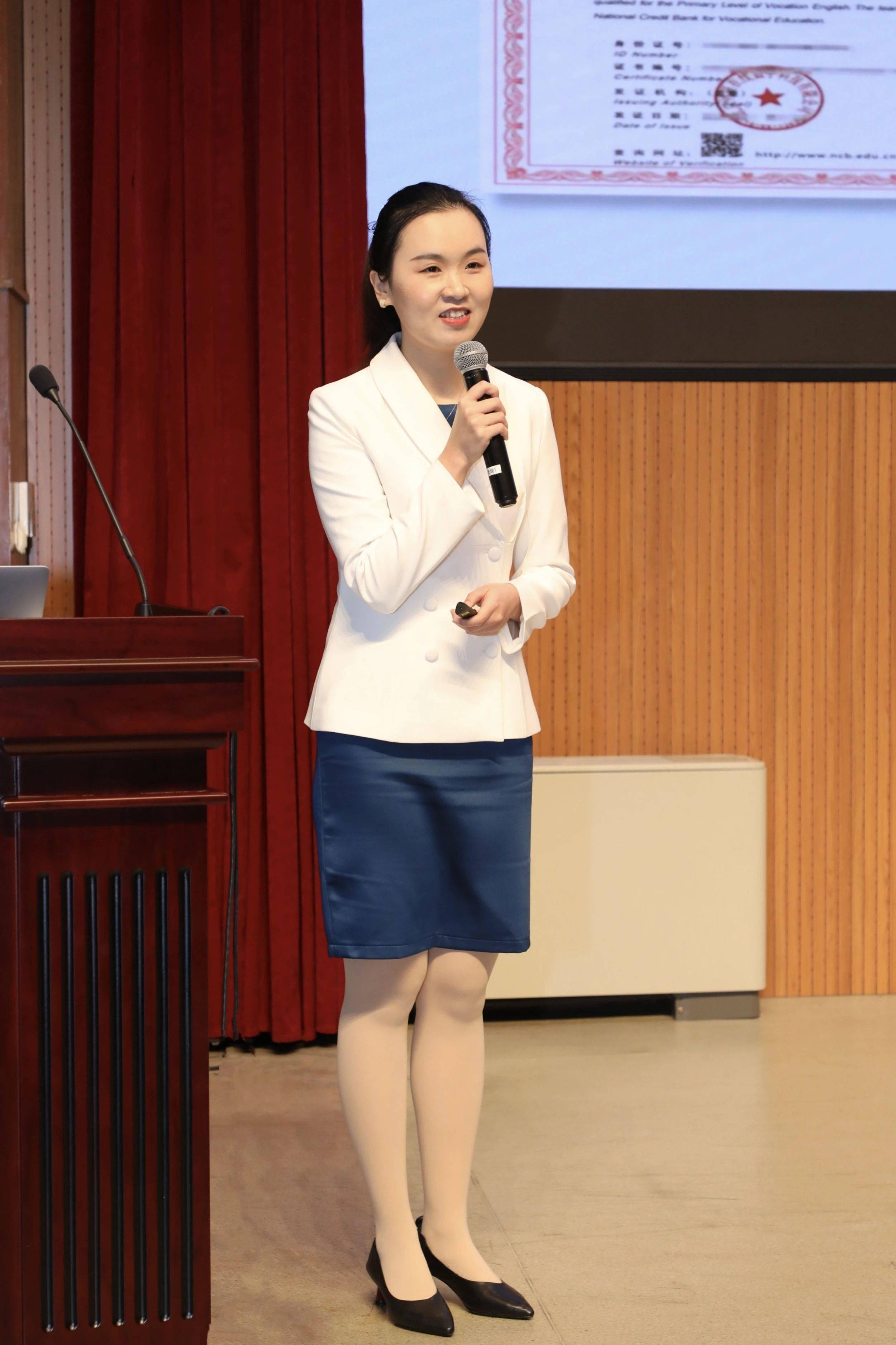 团队成员:李佐,吴霞鑫,沈凌课程名称:大学英语英语营销拓市场 中国