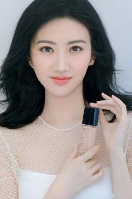 景甜:手如柔荑,肤如凝脂_景甜