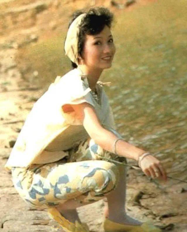 天生俏丽静雅宜人赵雅芝12张少女时期的老照片欣赏