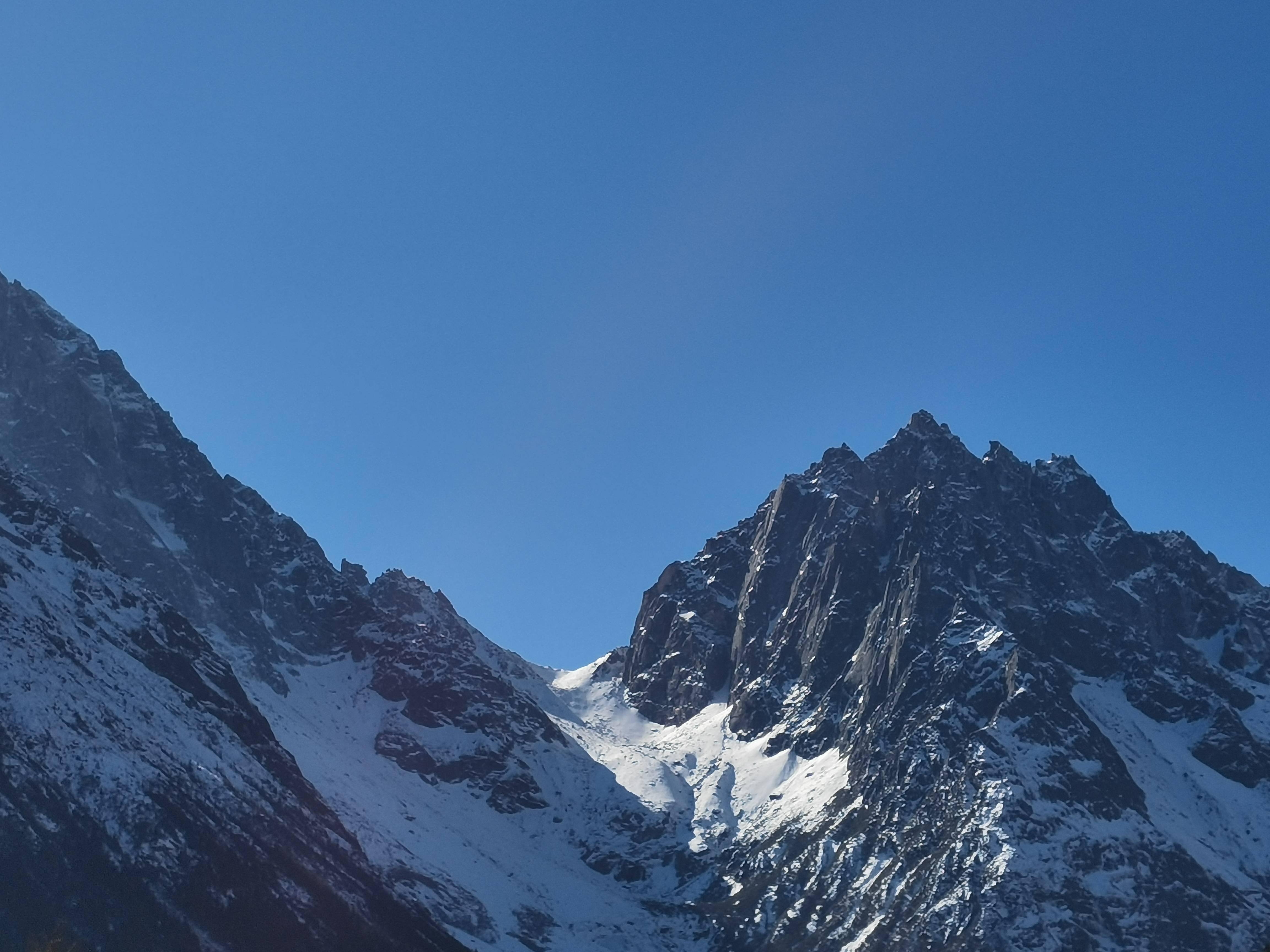 游客|毕棚沟景区冰雪娱乐场引众多游客打卡