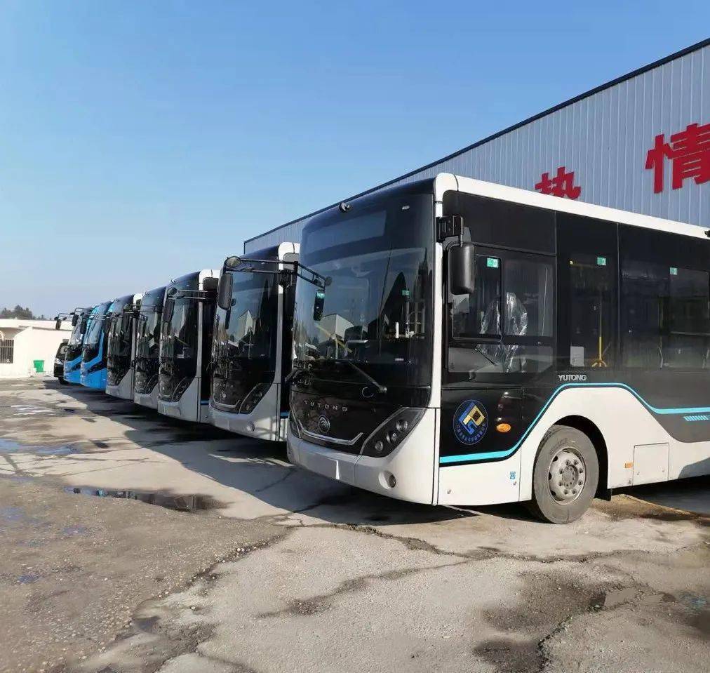 宫士帅六盘水市公交公司驾驶员作为一名市公交公司驾驶员,我期盼城区