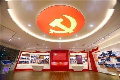 党旗飘扬风帆劲 党建引领开新局——渝中区第十二次党代会以来党建工作综述