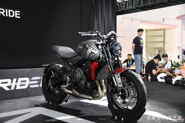 复古英伦三缸实拍凯旋trident660