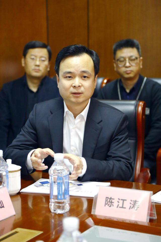 国务院参事,中国光彩事业基金会原理事长,中国生物多样性保护与绿色