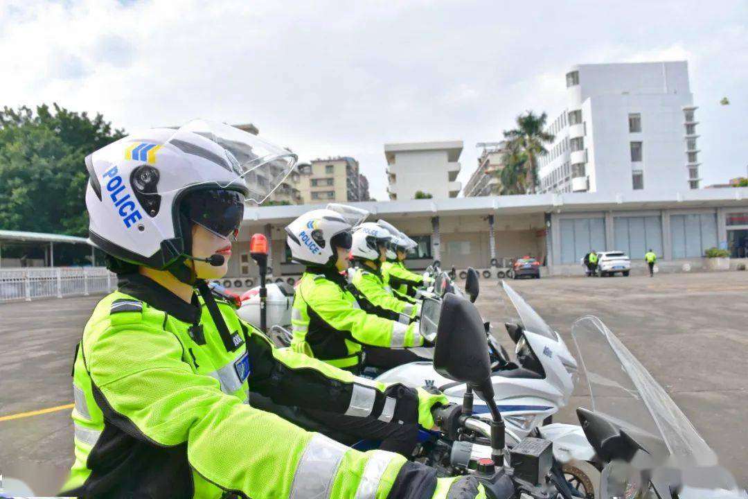 揭秘普宁交警女子铁骑队,尽显巾帼风采!