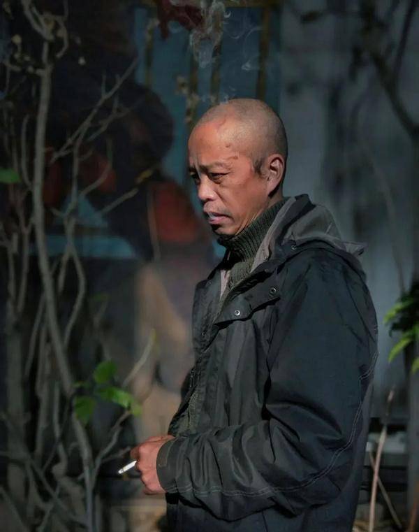 用身体抵挡土炮……被评为中国最顶尖的行为艺术家_何云昌_作品_光线