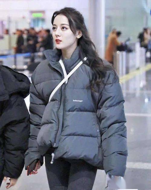 看看明星们的羽绒服搭配