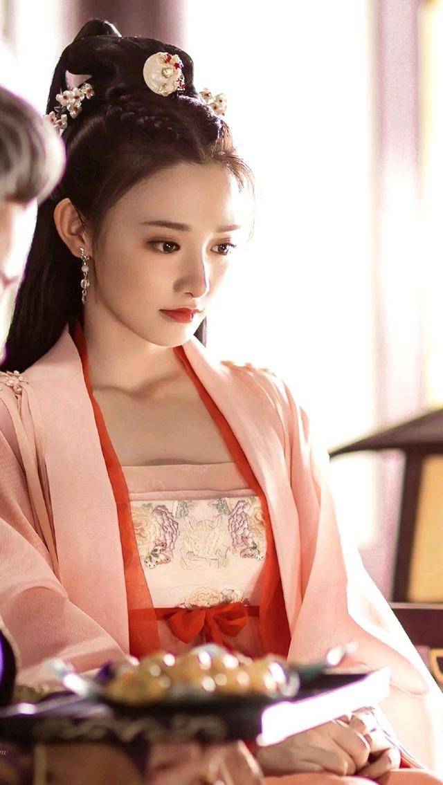 古装美女彭小苒