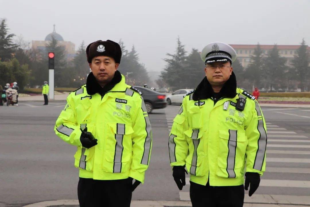创建文明典范城市 城阳交警一直在路上_交通_公安交警大队_主干道