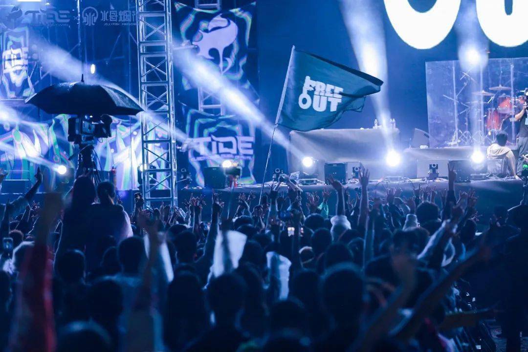 2021海南万宁tide音乐节精彩上演音乐吸引大批年轻人前来嗨玩