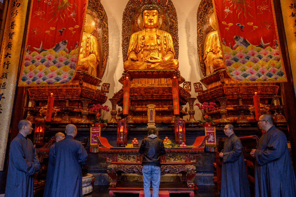 玉佛禅寺聘请著名表演艺术家宋怀强教授为本寺声乐艺术指导