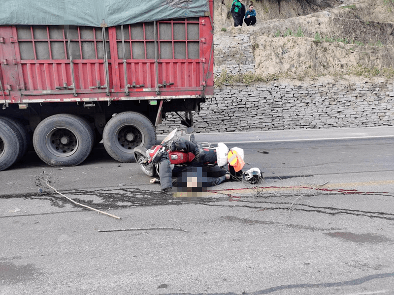 吕梁:发生一起交通事故,摩托车驾驶人当场死亡