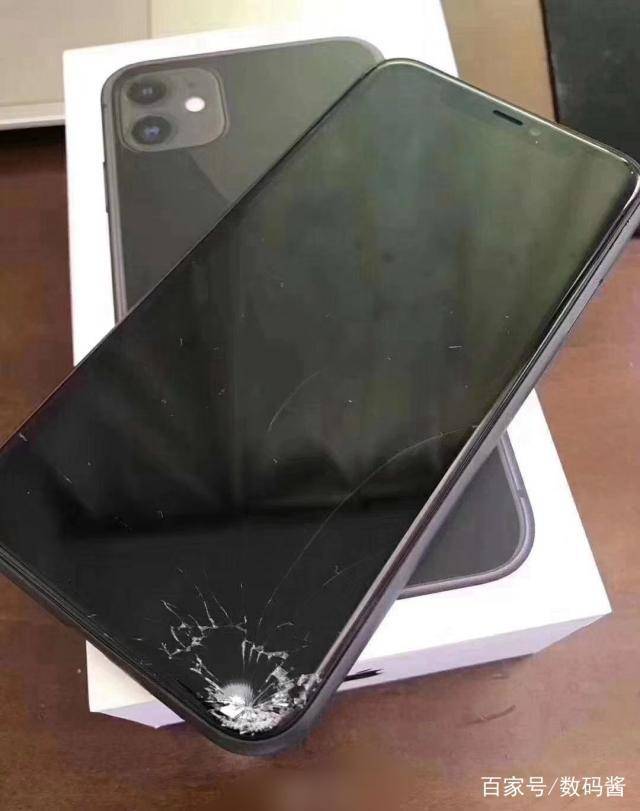 iphone11系列花式碎屏秀你觉得哪台碎的有艺术感