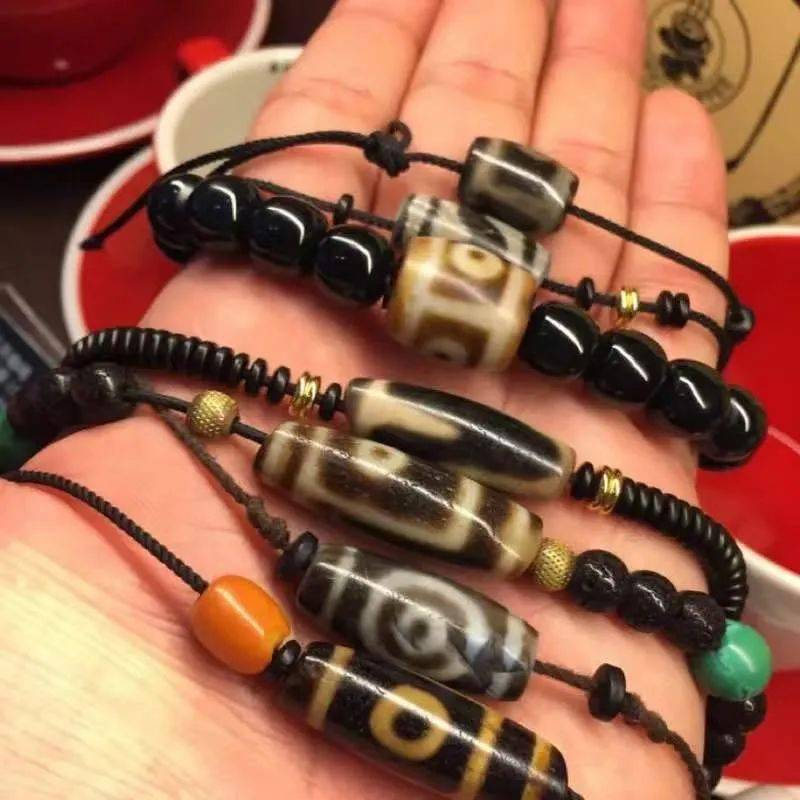 识古珠看包浆看皮壳看孔道还有传说中的朱砂点