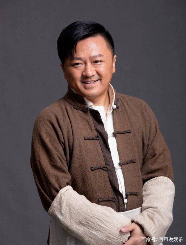 近来薛亦伦也开始进行现场带货,作为一名不出明星,薛亦伦到了45岁,也