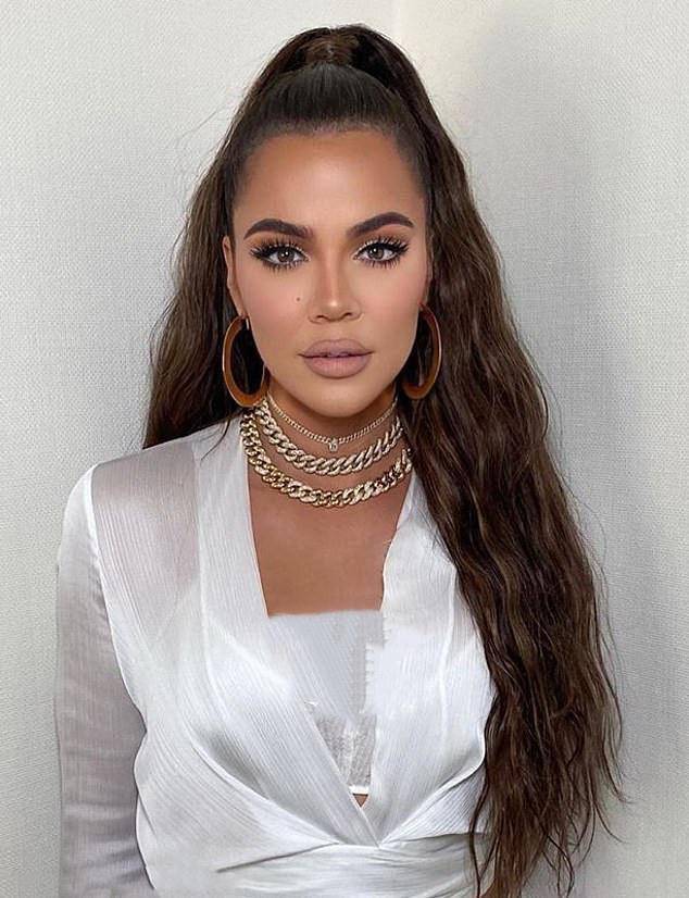 科勒卡戴珊为圣诞节做准备时尚家族重视传统节日却遭网友批