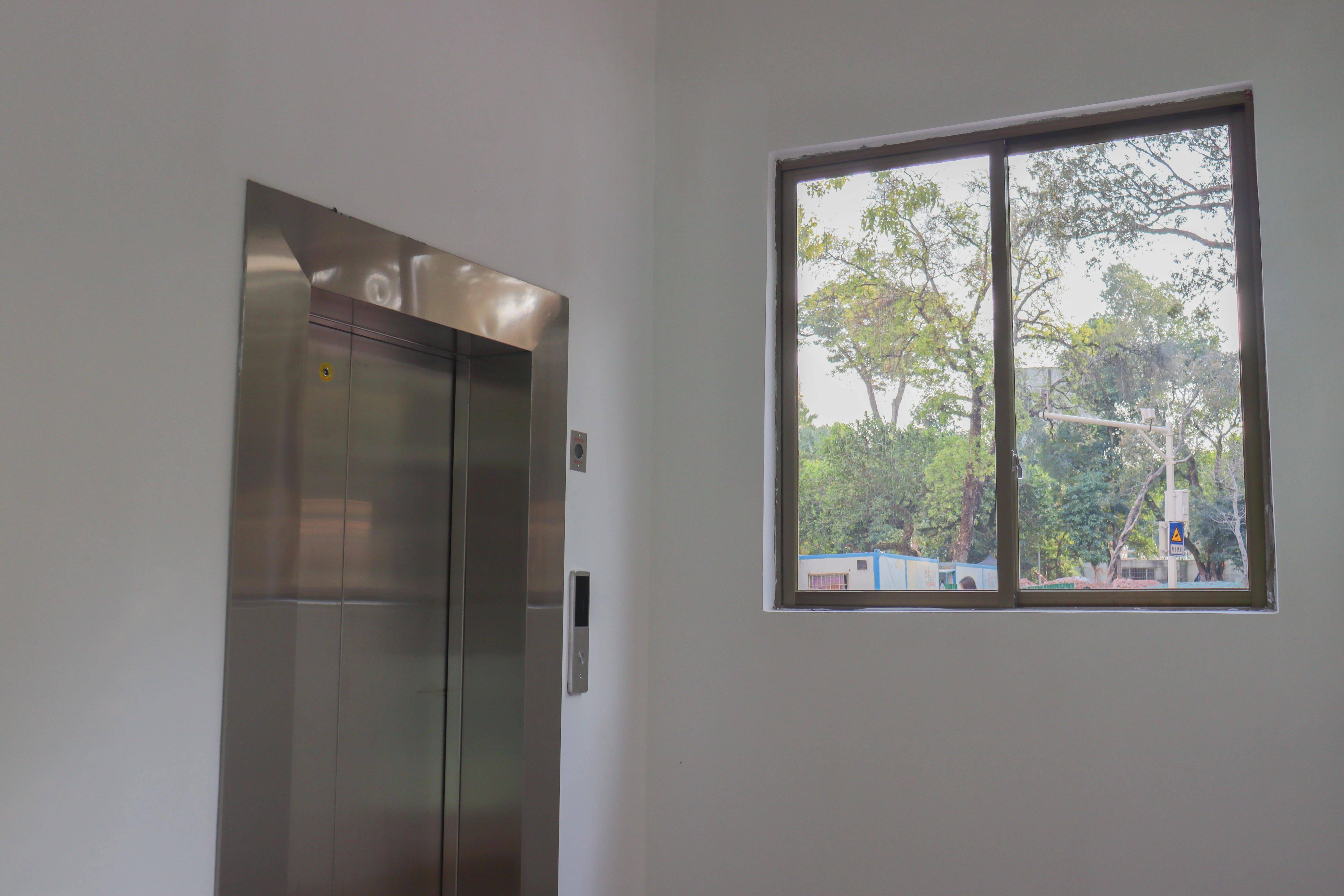 再也不用"望楼兴叹",广东这所高校为学生宿舍加装电梯啦!