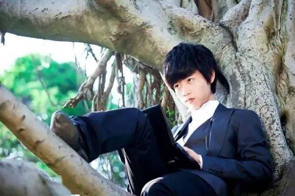 13年零绯闻,180天光速结婚,魏晨还是娶了他的大学初恋!