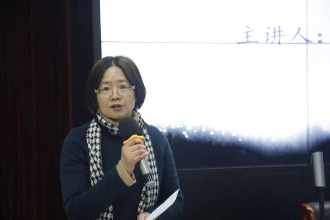 王玉梅作总结点评.