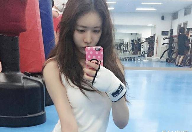 她是韩国小姨子，被骗出演情色电影走红，今嫁人改行当老师！