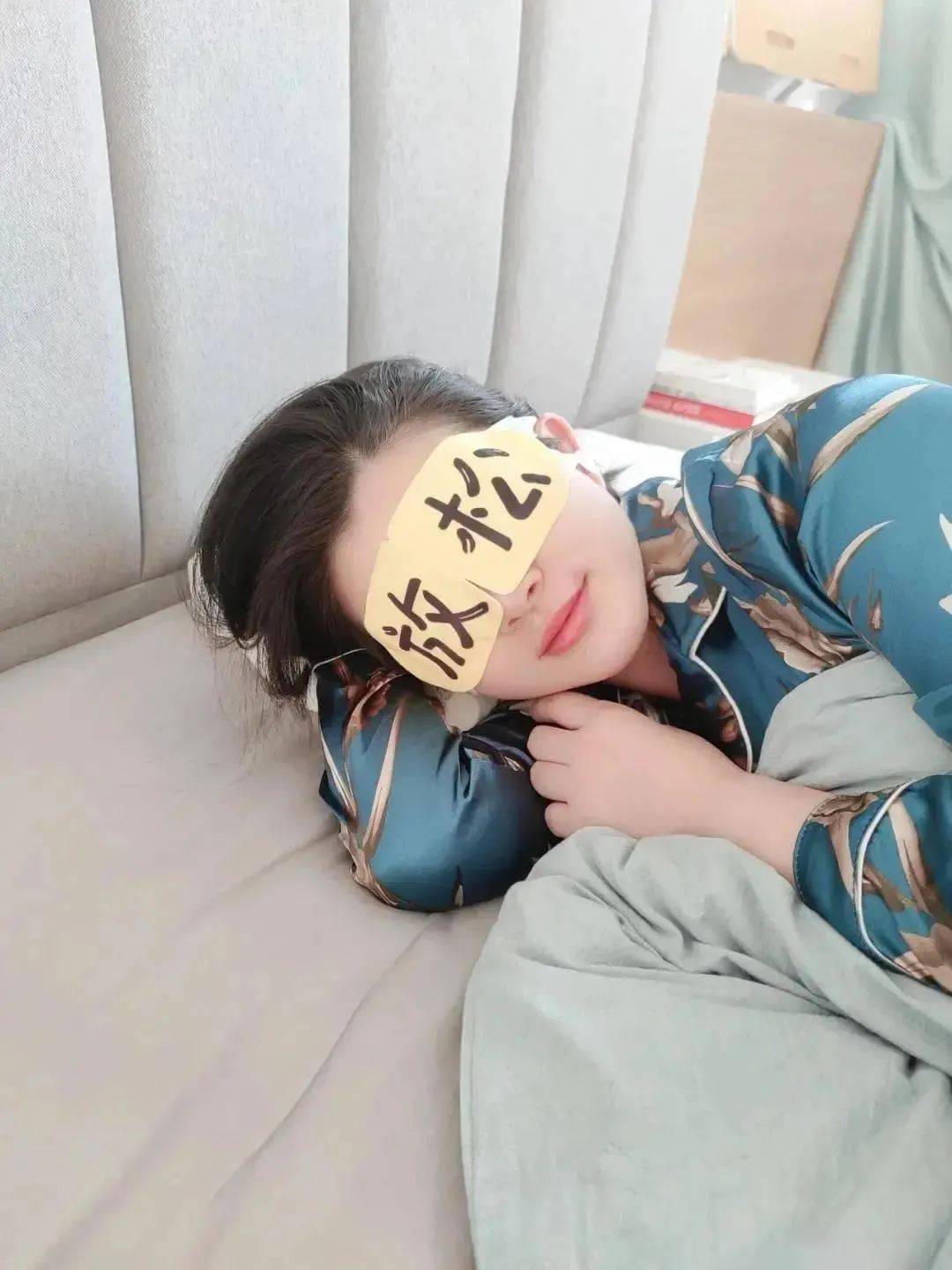 眼睛眼睛的“回春药”找到了，睡前戴它，25分钟蒸走干涩 、黑眼圈，还你明眸！