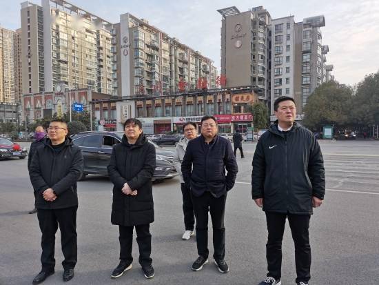 南阳市宛城区仲景街道:拆除校场路牌坊 助力独山大道精品街打造_工作