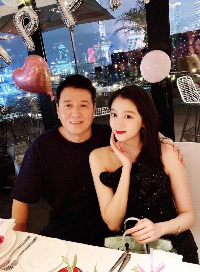 关晓彤23岁生日 关爸:希望女儿做一名德艺双馨的好演员_关少_祝福