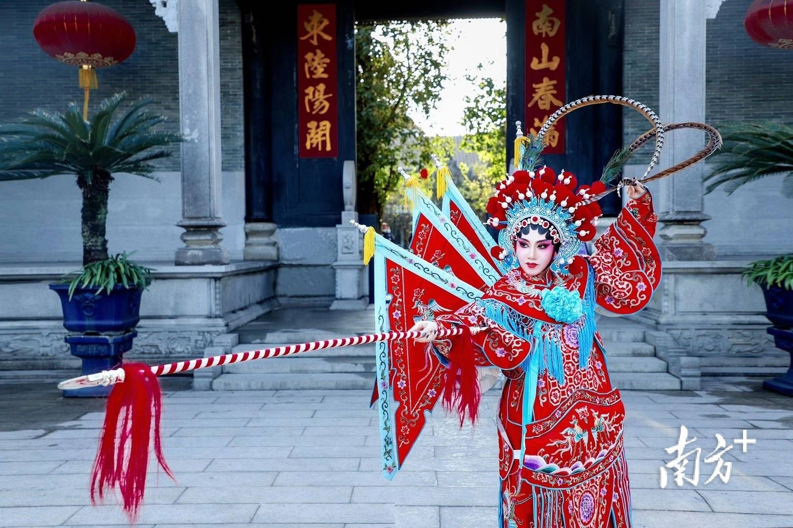 领略中华国粹之美，元旦起穿戏服可免费进入余荫山房游玩_搜狐网