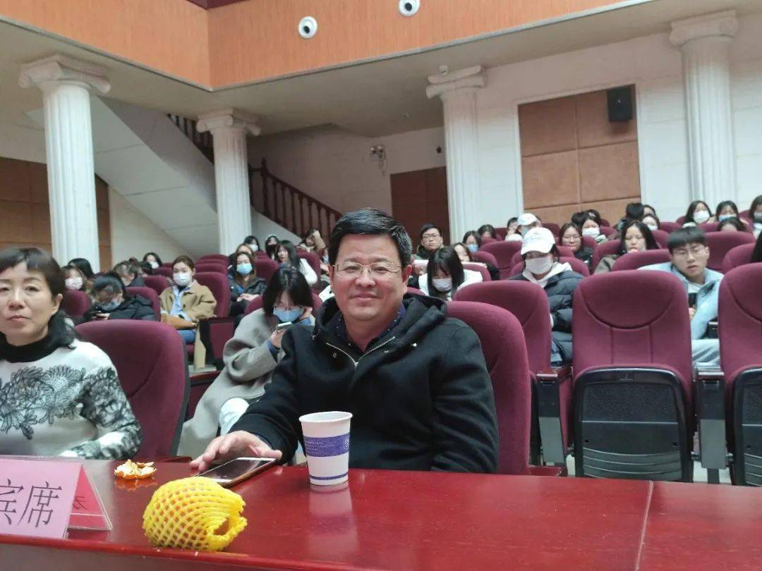 并介绍了晚会的嘉宾有:西安外事学院董事会董事,国际事务中心负责人戴