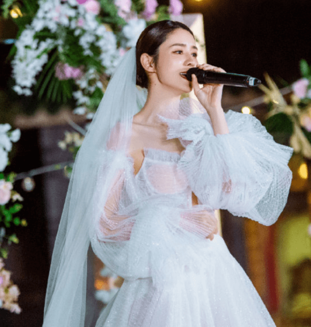 张馨月穿婚纱为林峯唱歌,绝美范如"仙女下凡",吴千语真没法比_造型