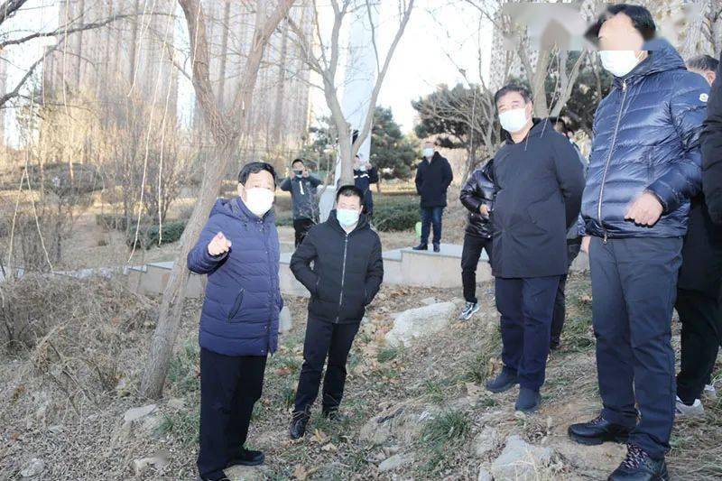 市人大常委会主任刘辰彦,副主任杨学功实地踏查归提寨河和前道西河