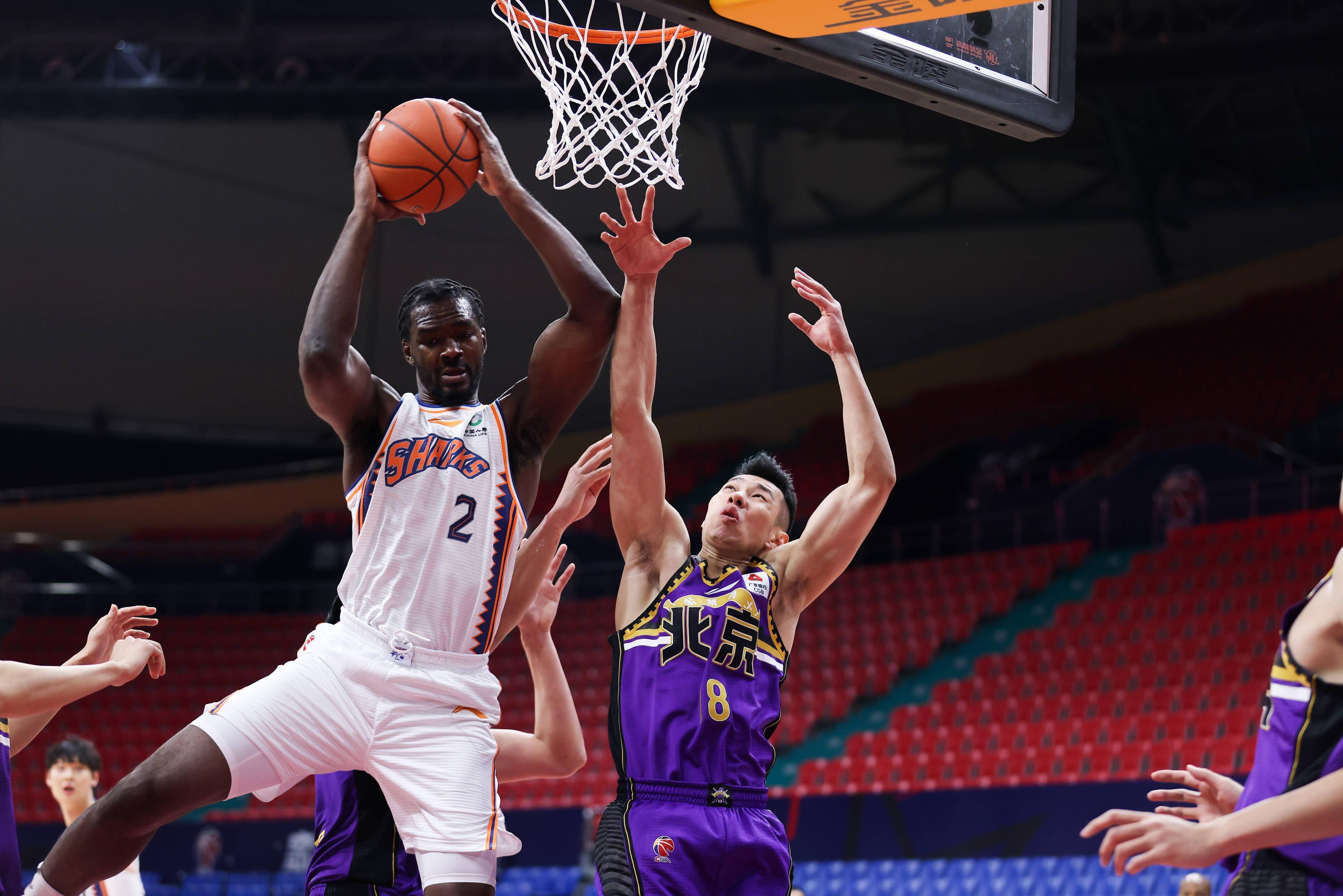 外援|縱觀CBA｜21名外援再就業(yè)，中國(guó)籃球急需這把“雙刃劍”