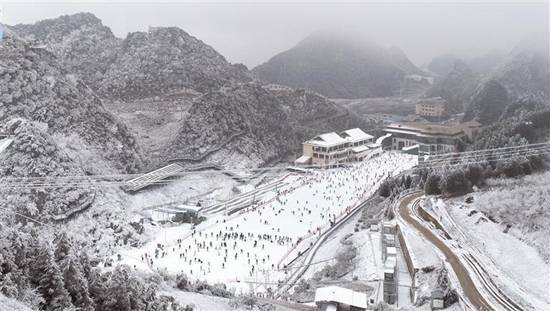 游客|贵州六盘水：雪上激情 冬游乐趣