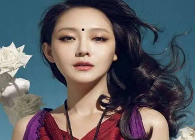 2,额头七痣:大贵头发中有痣,一生不愁吃穿.