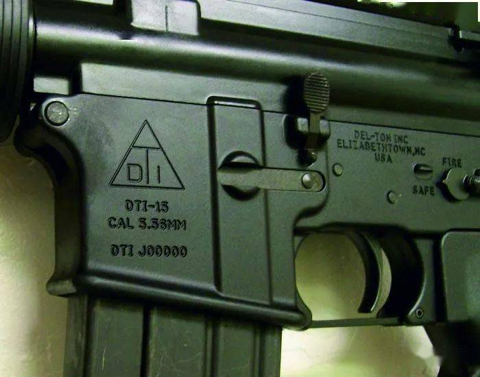 照门旋钮可调节击锤加工非常精细与m4卡宾枪一样的6段伸缩式枪托黑