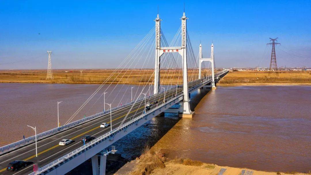 维修改造后的胜利黄河大桥于2021年12月29日上午10时试通车运行