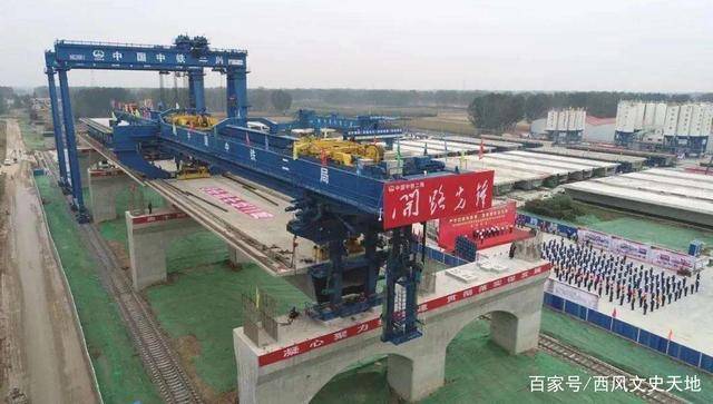 基建狂魔“新玩具”：世界首臺(tái)千噸級(jí)架橋機(jī)，協(xié)助湄洲灣大橋合龍