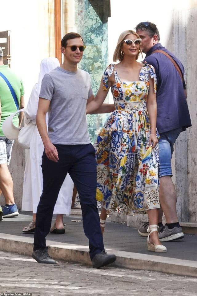 牵手吻肩超甜,51岁邓文迪新男友亮相_贾里德·库什纳_迈克尔·赫斯