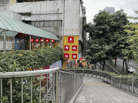 广州 当“摩登”不再时髦，百货公司是否只能黯然退场