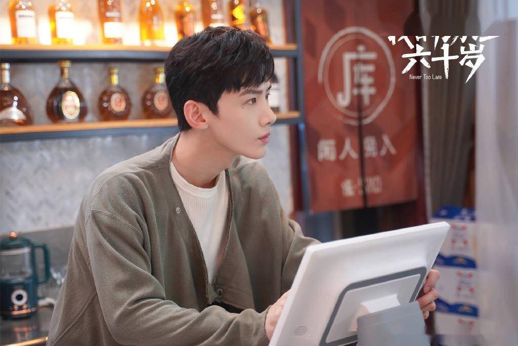 金泽灏|电视剧《我的助理六十岁》杀青，王子文、邓婕、白敬亭等出演