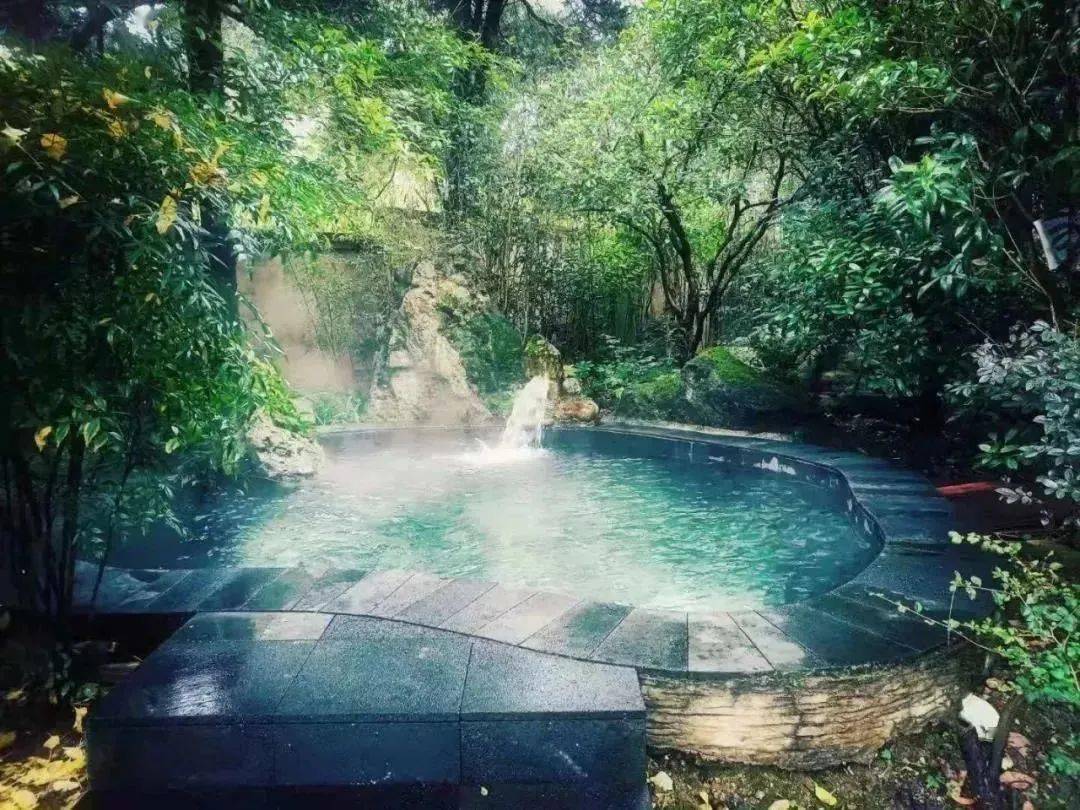 疯抢06499斗篷山超值温泉票限时抓紧来